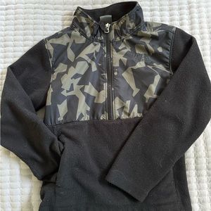 The North Face youth quarter zip fleece with kangaroo pockets, camouflage/black